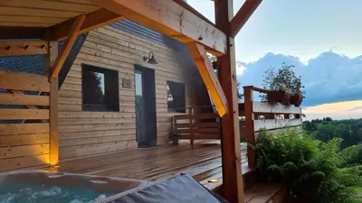 Vue générale sur la montagne ou vue sur la montagne depuis le chalet