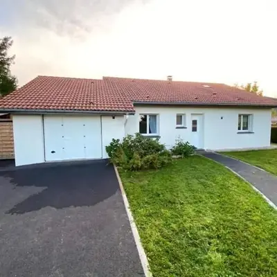 Maison de camp. plain-pied avec jardin