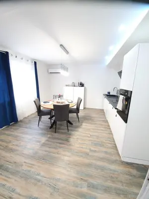 Cuisine ou kitchenette dans l'établissement La Bonbonnière by Leslodgespa
