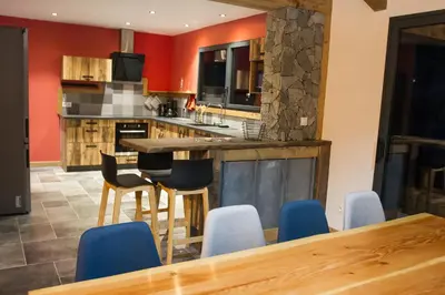 Cuisine ou kitchenette dans l'établissement Chalet de standing 9P avec sauna & salle d'escalade