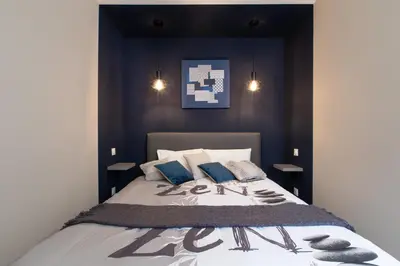 Un ou plusieurs lits dans un hébergement de l'établissement Le Red St Léon : Lit Queen Size * WIFI * Idéal Couple