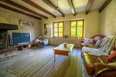 Télévision ou salle de divertissement dans l'établissement La Grande Ferme