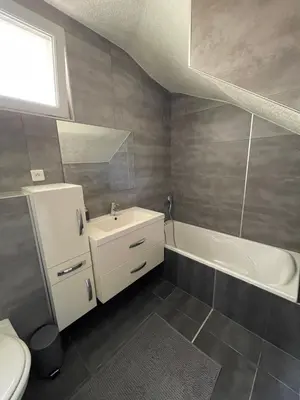 Salle de bains dans l'établissement Appartement Bes,, Chaleureux et confortable avec entrée indépendante