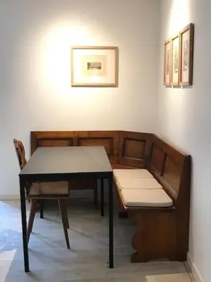 Coin salon dans l'établissement Gîte Emile de la Maison Saint-Josse