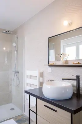 Salle de bains dans l'établissement La Chambre des Secrets by Leslodgespa - Escapade romantique proche de Bâle avec terrasse privée