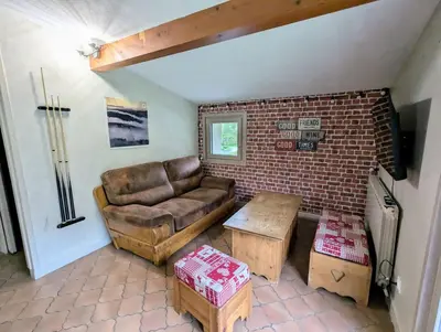 Coin salon dans l'établissement LE VERTBRUCHE - Gîte avec superbe vue pour 15 pers