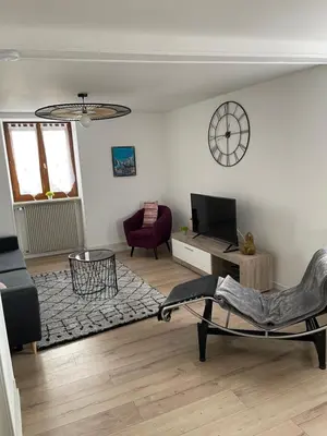 Télévision ou salle de divertissement dans l'établissement appartement le fil d'or