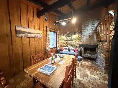 Coin salon dans l'établissement LA POMME DE PIN 2 Appartement avec terrasse