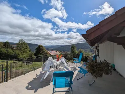 Vue générale sur la montagne ou vue sur la montagne depuis la maison de vacances