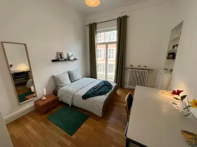 Un ou plusieurs lits dans un hébergement de l'établissement Chambres privées -Private room- dans un spacieux appartement - 100m2 centre proche gare