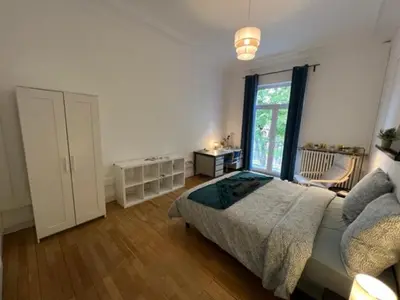 Un ou plusieurs lits dans un hébergement de l'établissement Chambres privées -Private room- dans un spacieux appartement - 100m2 centre proche gare