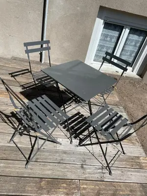 Barbecue disponible mis à disposition des clients de l'appartement