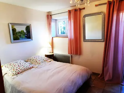 Un ou plusieurs lits dans un hébergement de l'établissement ⁂⁂ GITE LES HERABLES [CLEDICIHOME] Gîte de charme // JACCUZI // SALLE DE JEUX ⁂⁂