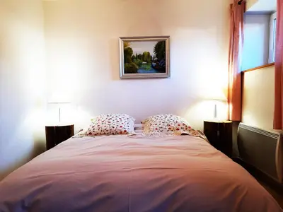 Un ou plusieurs lits dans un hébergement de l'établissement ⁂⁂ GITE LES HERABLES [CLEDICIHOME] Gîte de charme // JACCUZI // SALLE DE JEUX ⁂⁂