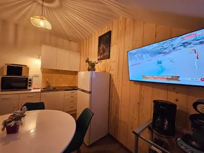 Cuisine ou kitchenette dans l'établissement Gite Eglantine 2 à 6 personnes avec SPA et salle de jeux dans la résidence