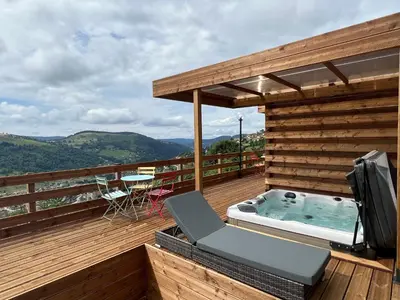 Vue générale sur la montagne ou vue sur la montagne depuis l'appartement