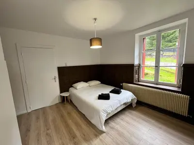 Un ou plusieurs lits dans un hébergement de l'établissement Ferme des Brimbelles 15p - billard, baby-foot & PS3