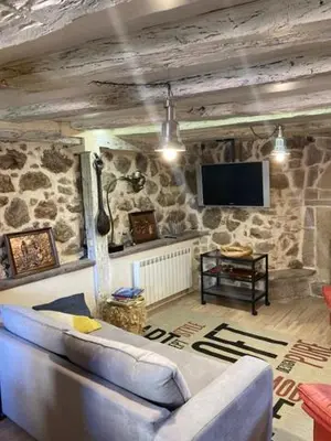Télévision ou salle de divertissement dans l'établissement Le cocon