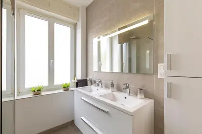 Salle de bains dans l'établissement Appartement de Prestige au centre climatisé avec jardin privé