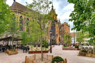 Jardin de l'établissement Bel appartement centre climatisé parking privé