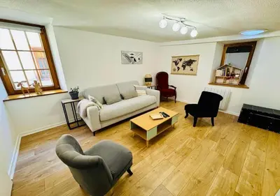 Coin salon dans l'établissement LA RUELLE ALSACIENNE, Charme Alsacien et Confort Moderne