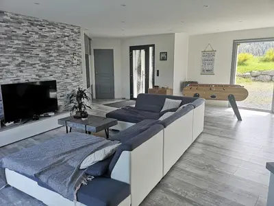 Télévision ou salle de divertissement dans l'établissement Villa, Gérardmer, Sauna, Spa Jacuzzi, Baby foot, Terrasse, 8 personnes, 4 chambres, 2 salles de bain