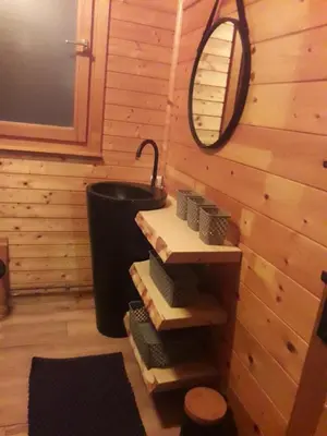 Salle de bains dans l'établissement chalet La Vallée