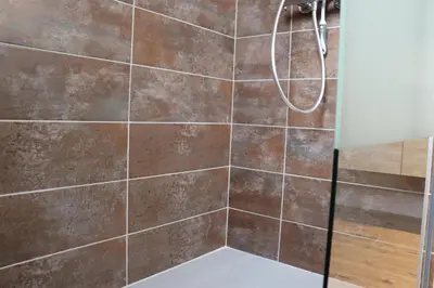Salle de bains dans l'établissement Gîte les Pervenches avec Sauna