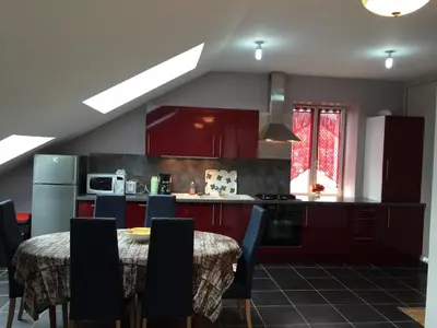 Cuisine ou kitchenette dans l'établissement Rochire Location 1