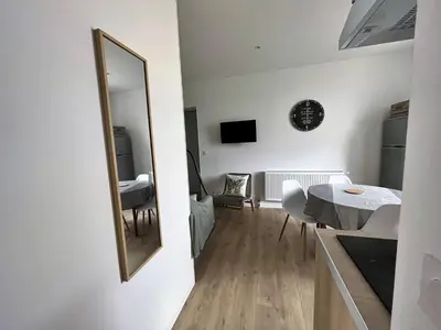 Télévision ou salle de divertissement dans l'établissement Gîte 49m2, 2 Chambres, Pro - Famille