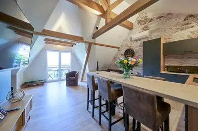 Coin salon dans l'établissement LOFT neuf avec bain jacuzzi et terrasse