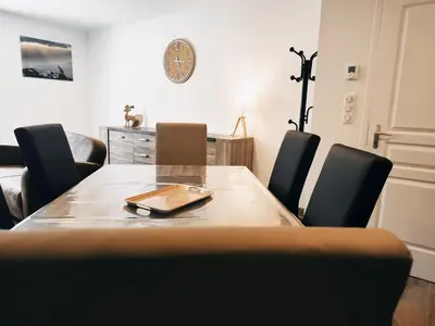 Coin salon dans l'établissement ⁂⁂ LE GRAND DUC Appartement [CLEDICIHOME] / Magnifique vue sur les montagnes / 4 KMs DE GERARDMER ! ⁂⁂
