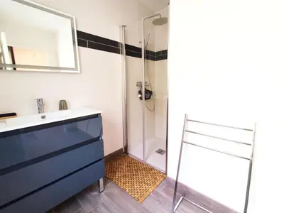 Salle de bains dans l'établissement ⁂⁂ LE GRAND DUC Appartement [CLEDICIHOME] / Magnifique vue sur les montagnes / 4 KMs DE GERARDMER ! ⁂⁂