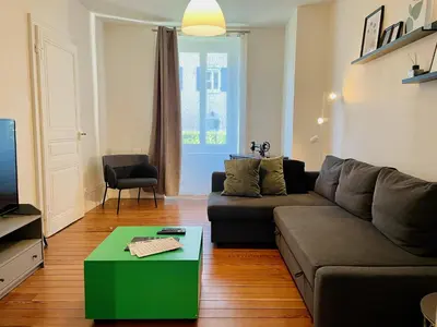 Coin salon dans l'établissement Appartement avec place de parking et box vélos