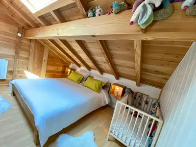 Un ou plusieurs lits dans un hébergement de l'établissement Gîte Chalet avec bain nordique et piscine 11 pers Hautes Vosges