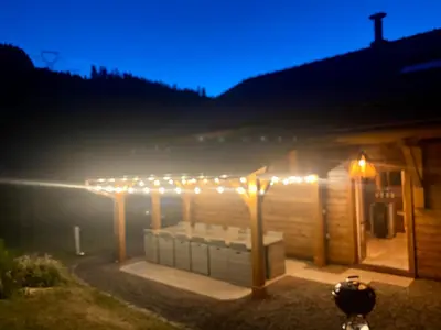 Vue générale sur la montagne ou vue sur la montagne depuis le chalet