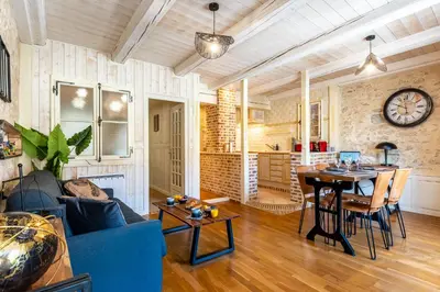Cuisine ou kitchenette dans l'établissement Le 01-GregIMMO-Appart'Hôtel