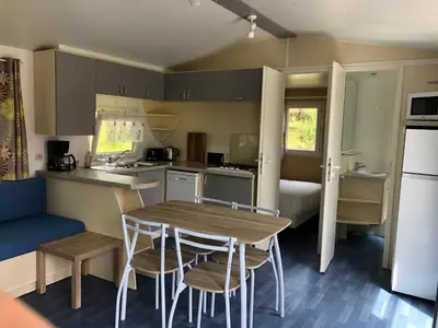 Cuisine ou kitchenette dans l'établissement domaine des planesses