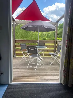 Balcon ou terrasse dans l'établissement domaine des planesses