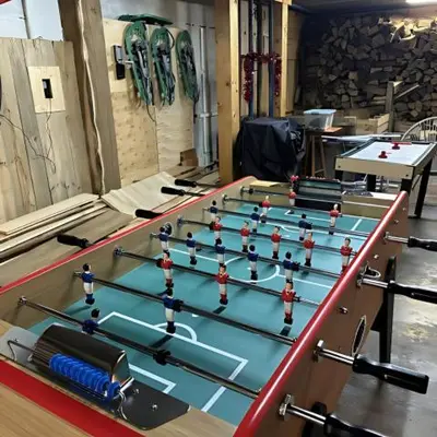 Salle de jeux dans l'établissement LES CIMES BLANCHES CLEDICIHOME Chalet 10 pers SPA & Grand terrain 4 MINUTES DES PISTES