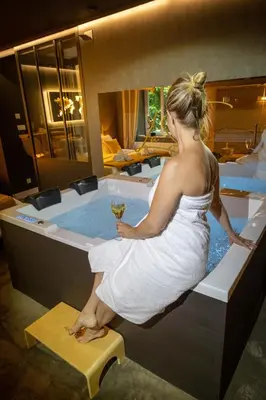 Clients de l'établissement La Suite - Spa & Sauna avec parking