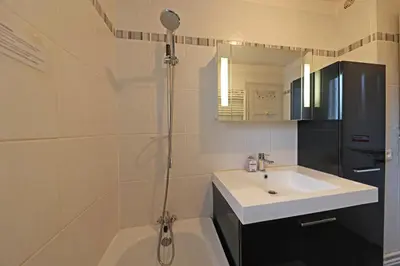 Salle de bains dans l'établissement Appartement Rue du lac