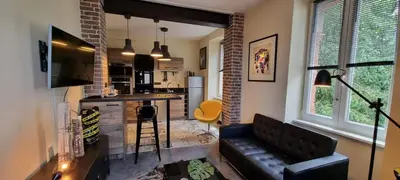 Télévision ou salle de divertissement dans l'établissement villa l'Ambroisine