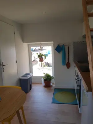 Cuisine ou kitchenette dans l'établissement Studio calme et lumineux avec terrasse