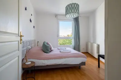 Un ou plusieurs lits dans un hébergement de l'établissement Travel Homes - The Nils, Cosy & cute with Parking