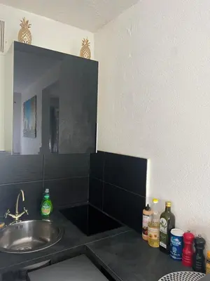 Cuisine ou kitchenette dans l'établissement Cocon Wifi Netflix Parking Gratuit