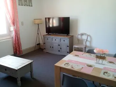 Télévision ou salle de divertissement dans l'établissement Escale Bussenette