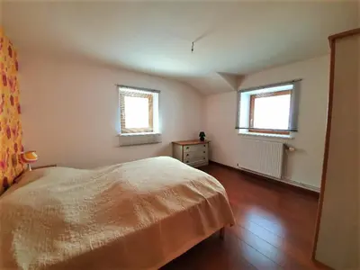Un ou plusieurs lits dans un hébergement de l'établissement Gîte Lilas, LOFT 2 à 8 personnes, avec salle de jeux et SPA dans la résidence