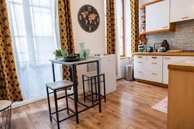 Cuisine ou kitchenette dans l'établissement Au petit moulin, plein centre ville Montbéliard