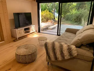 Télévision ou salle de divertissement dans l'établissement Chalet « à l’orée du bois »